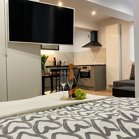 Rzeszowska 5 02 Apartment *